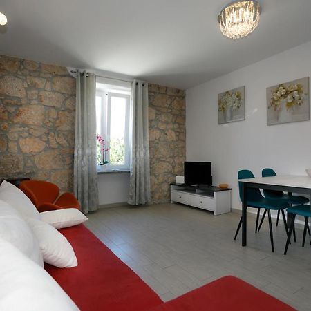 Oliva Apartment Vrbnik Exterior photo