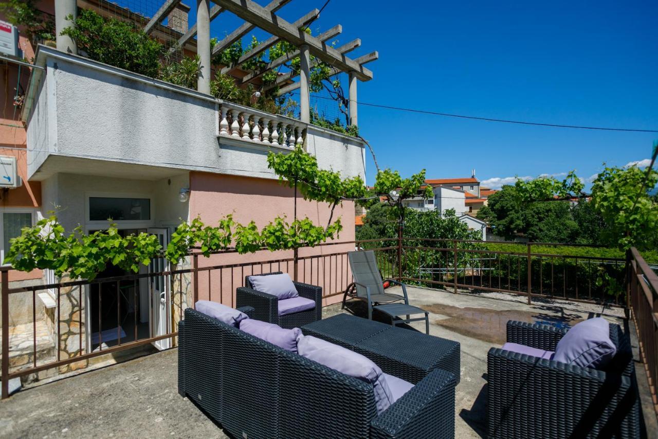 Oliva Apartment Vrbnik Exterior photo
