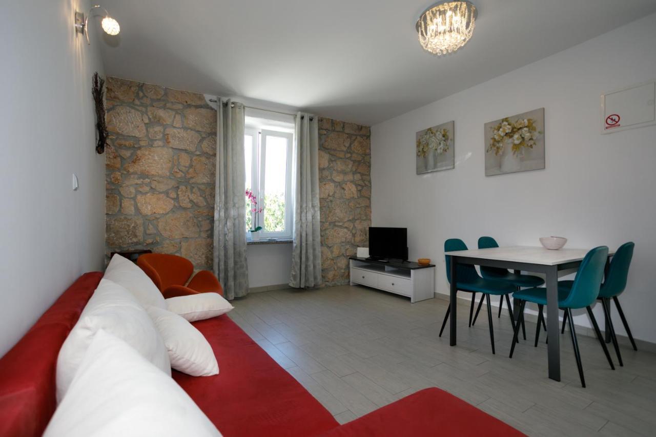 Oliva Apartment Vrbnik Exterior photo