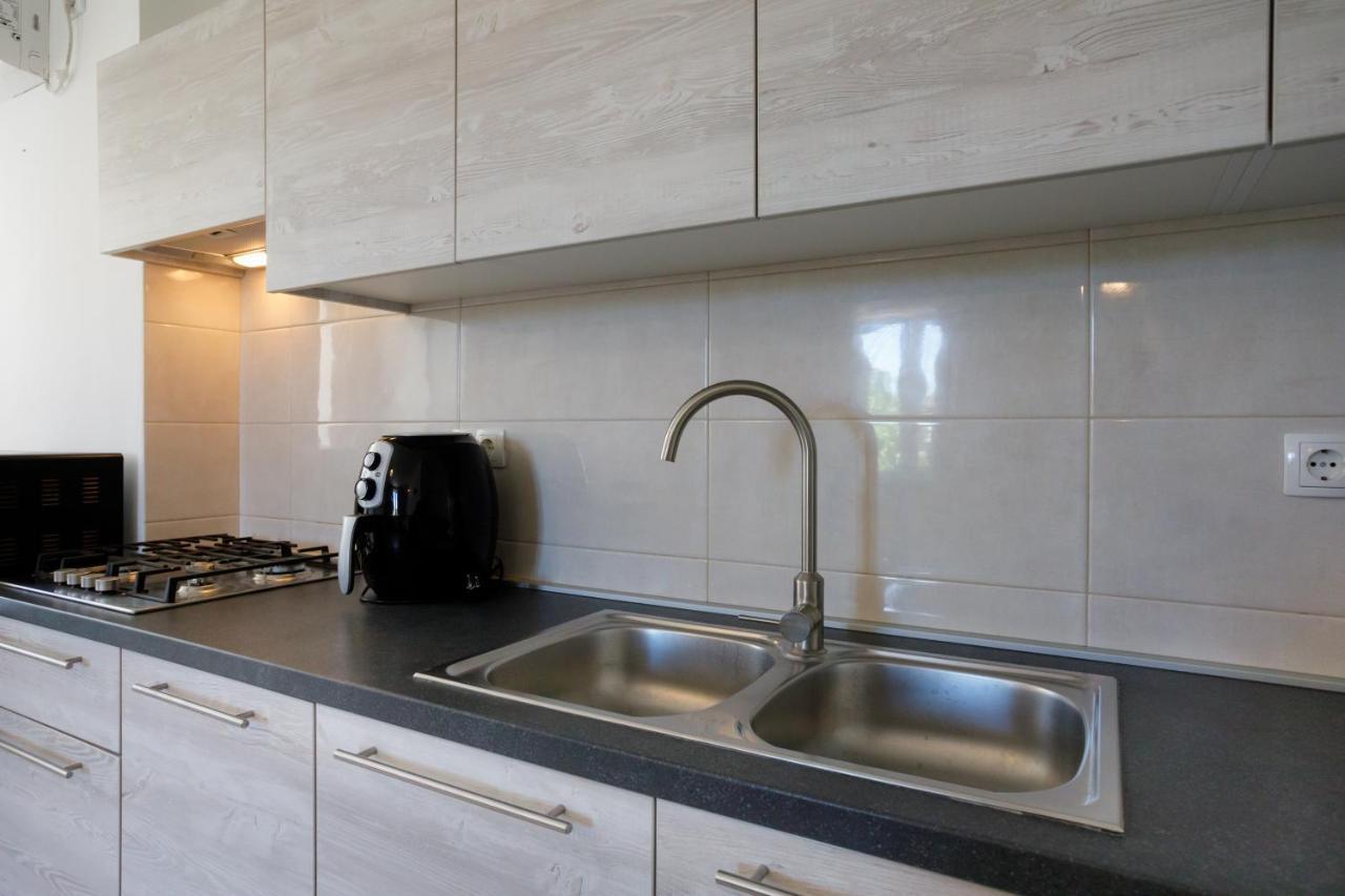 Oliva Apartment Vrbnik Exterior photo