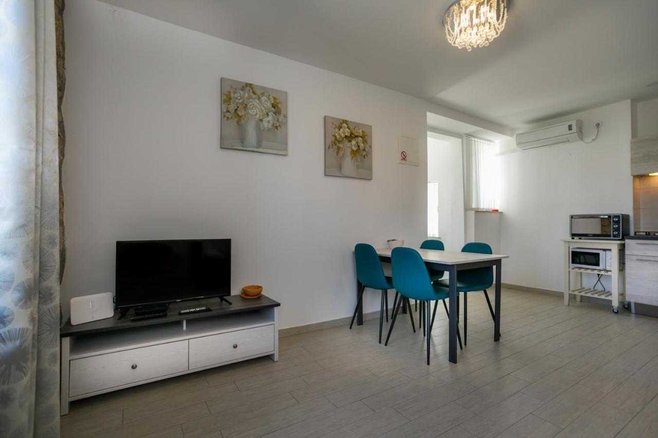 Oliva Apartment Vrbnik Exterior photo