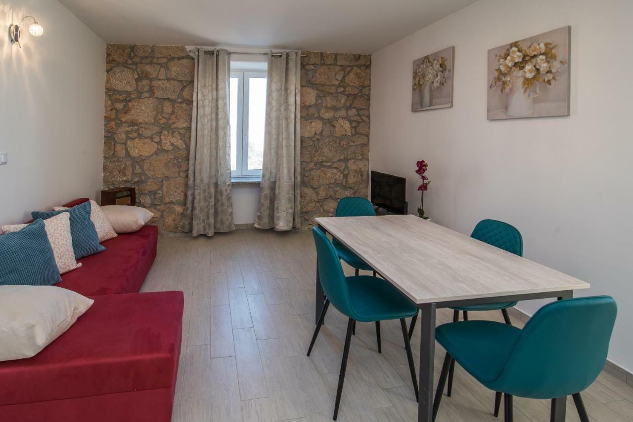 Oliva Apartment Vrbnik Exterior photo